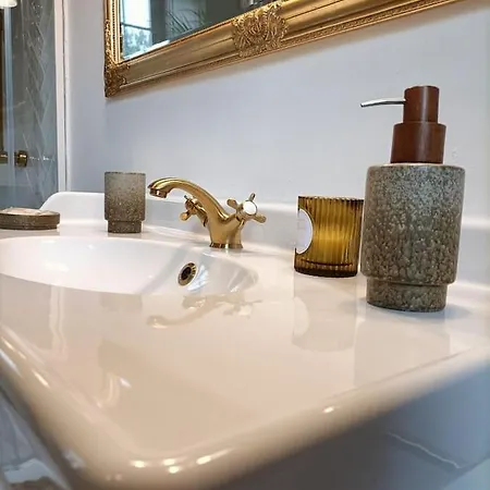 Casa Emblematica En Entorno De Cuento * La Caridad