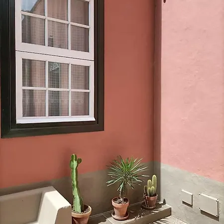 Casa Emblematica En Entorno De Cuento *