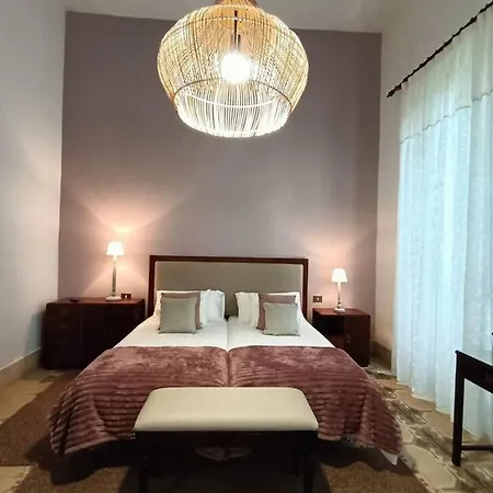 Casa Emblematica En Entorno De Cuento