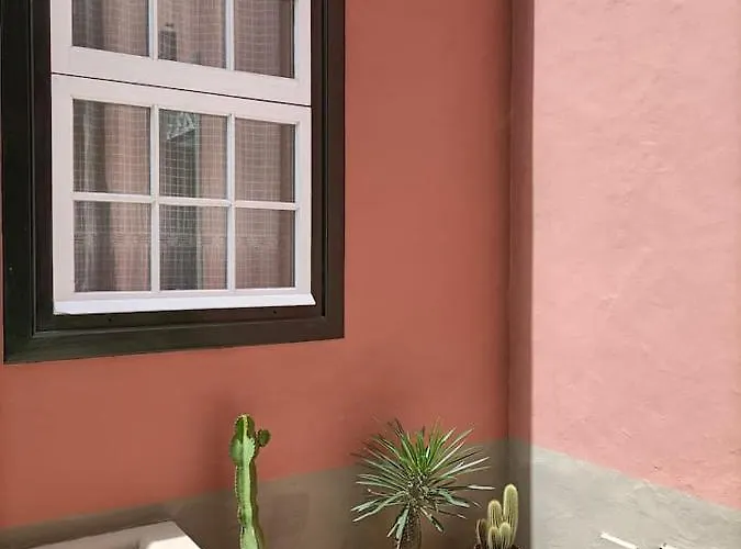 Casa Emblematica En Entorno De Cuento *