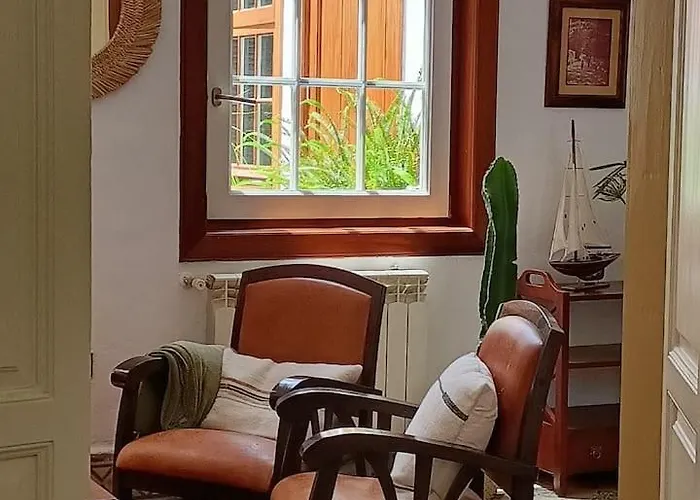 Casa Emblematica En Entorno De Cuento