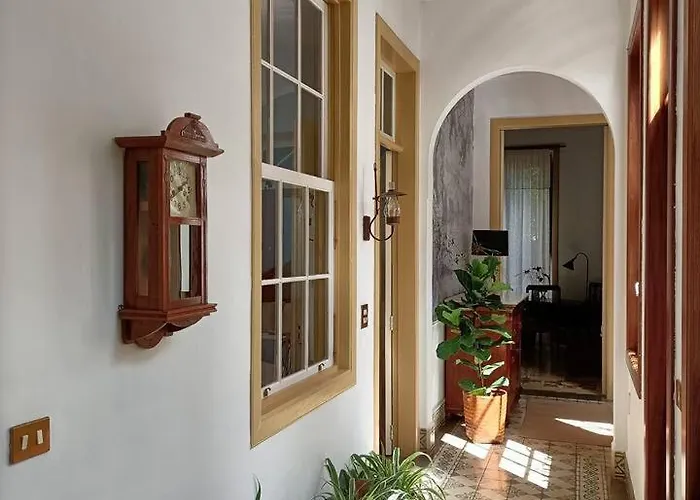 Casa Emblematica En Entorno De Cuento Villa