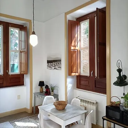 Casa Emblematica En Entorno De Cuento *