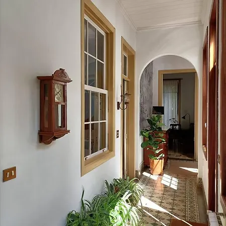 Casa Emblematica En Entorno De Cuento Villa