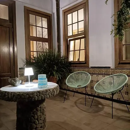 Casa Emblematica En Entorno De Cuento *